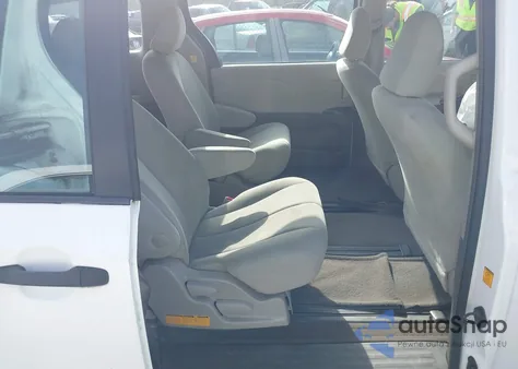 2012 Toyota Sienna Base V6 7 Passenger z USA, uszkodzony, nr VIN 5TDZK3DC8CS180806